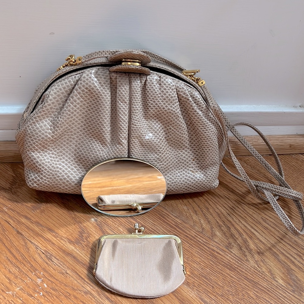 Judith Leiber~VTG~Lizard skin~beige clutch w/detach strap~Excellent condition